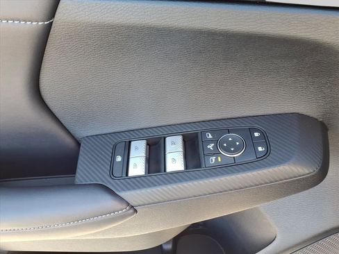 New 2025 Mitsubishi Outlander SE image 24