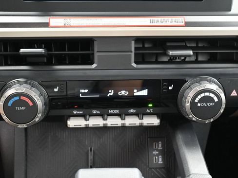 Certified 2025 Toyota Tacoma SR5 AWD/4WD image 23