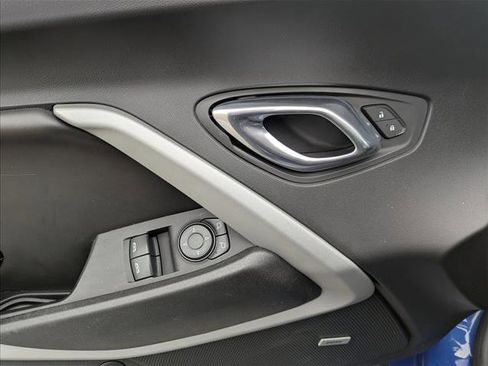 Used 2019 Chevrolet Camaro LT w/ RS Package image 10