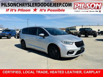 Used 2023 Chrysler Pacifica Touring-L w/ S Appearance Package