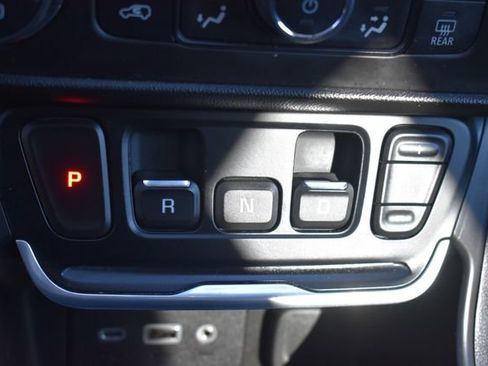Certified 2018 GMC Terrain SLE w/ Driver Convenience Package FWD image 32