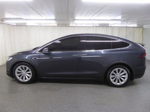 Used 2016 Tesla Model X 75D AWD/4WD image 4