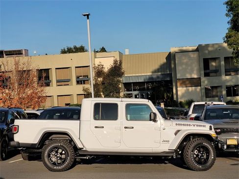 New 2025 Jeep Gladiator High Tide image 8