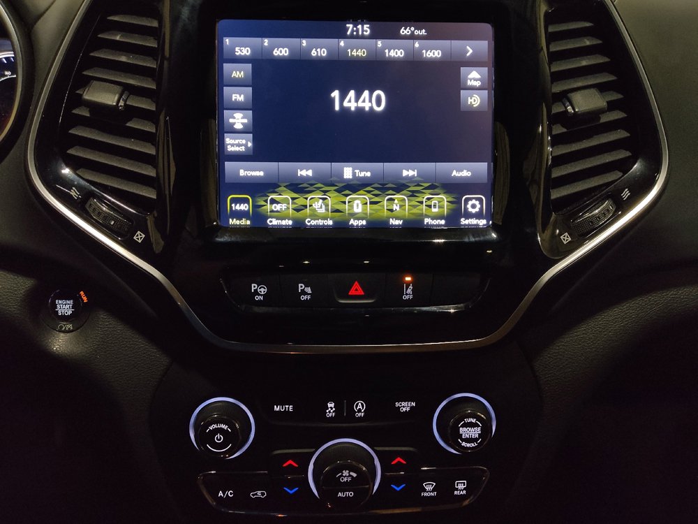 Used 2019 Jeep Cherokee Overland w/ Technology Group AWD/4WD image 25