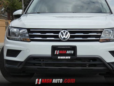 Used 2020 Volkswagen Tiguan SE w/ Panoramic Sunroof Package FWD image 16