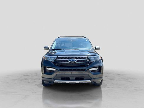 Used 2022 Ford Explorer XLT w/ Equipment Group 202A AWD/4WD image 9