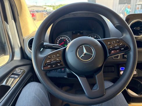 Used 2019 Mercedes-Benz Sprinter 144 image 19