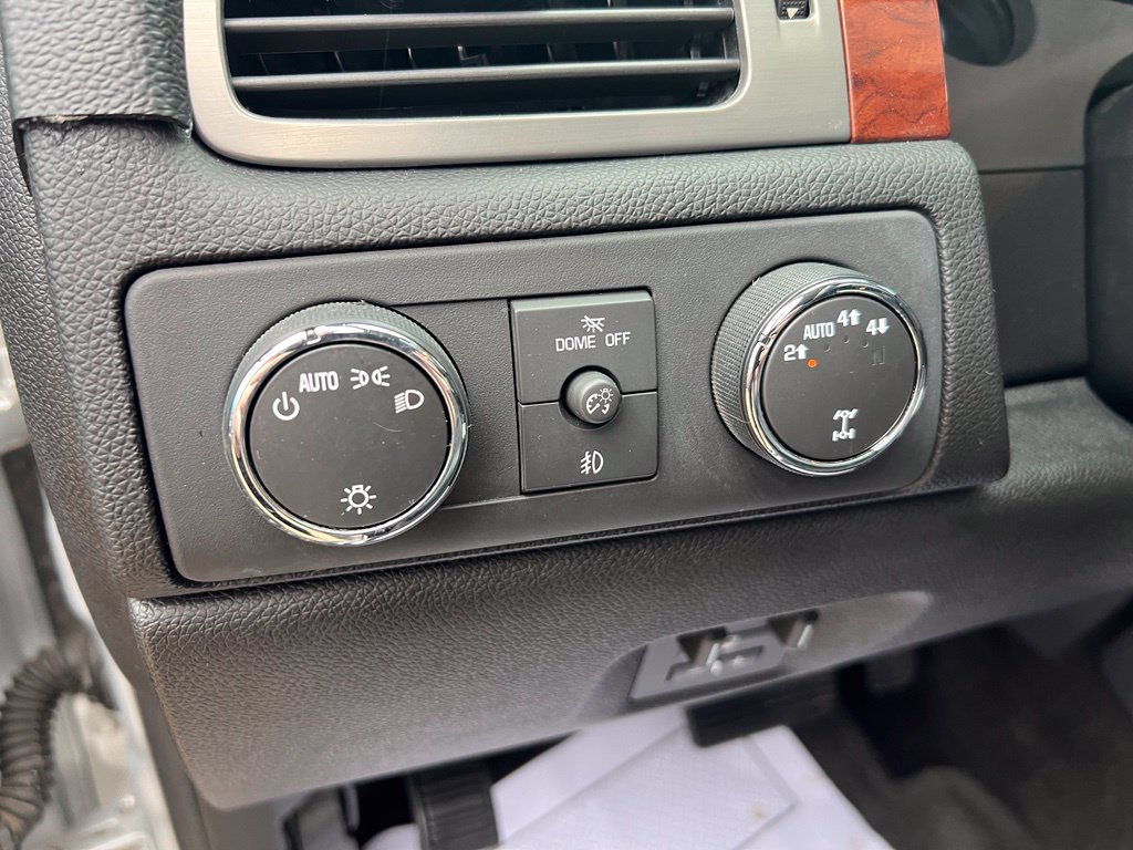 Used 2012 Chevrolet Avalanche LTZ AWD/4WD image 18