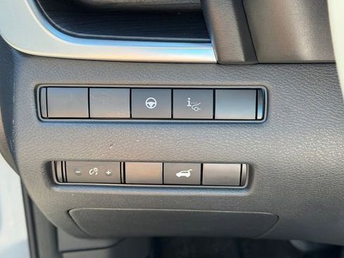 Certified 2023 Nissan Rogue Platinum w/ Platinum Premium Package FWD image 12