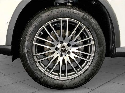 Used 2025 Mercedes-Benz GLC 300 4MATIC image 16