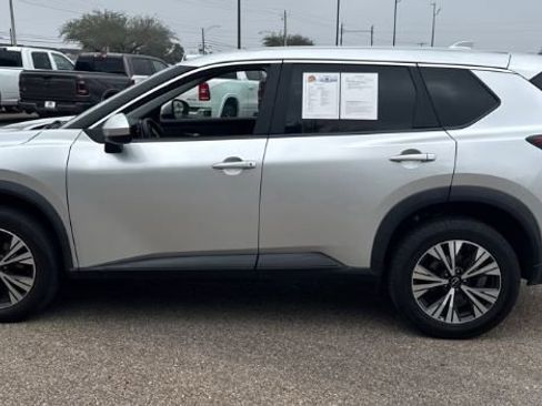 Used 2023 Nissan Rogue SV image 5