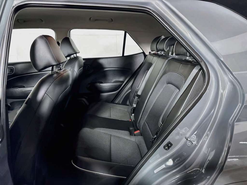 Used 2023 Hyundai Venue Limited w/ Cargo Package FWD image 20