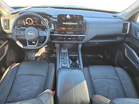 Used 2022 Nissan Pathfinder Platinum w/ Cargo Package image 9