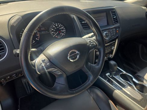 Used 2020 Nissan Pathfinder SL FWD image 10