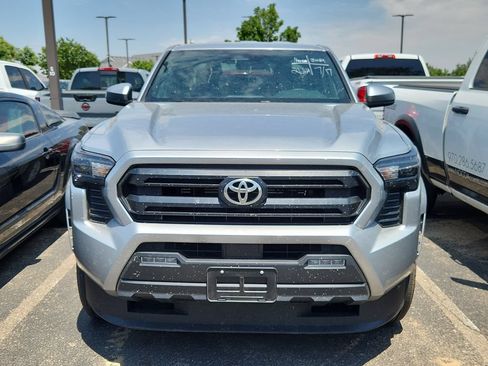 Used 2025 Toyota Tacoma SR5 AWD/4WD image 2