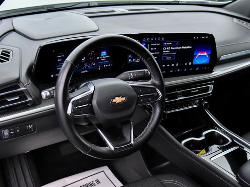 Used 2024 Chevrolet Traverse LT image 16