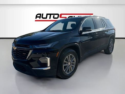 Used 2023 Chevrolet Traverse LT image 3