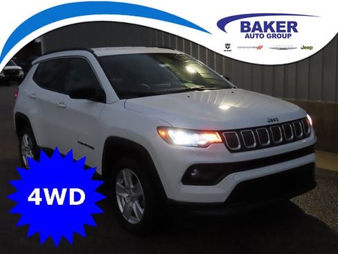 Used 2022 Jeep Compass Latitude image 1