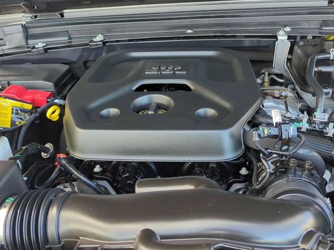 Used 2023 Jeep Wrangler Sport image 9