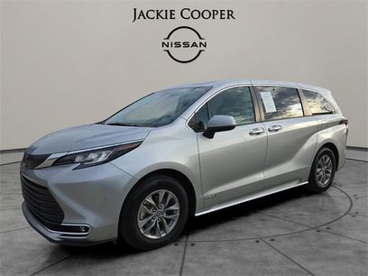 Used 2021 Toyota Sienna XLE