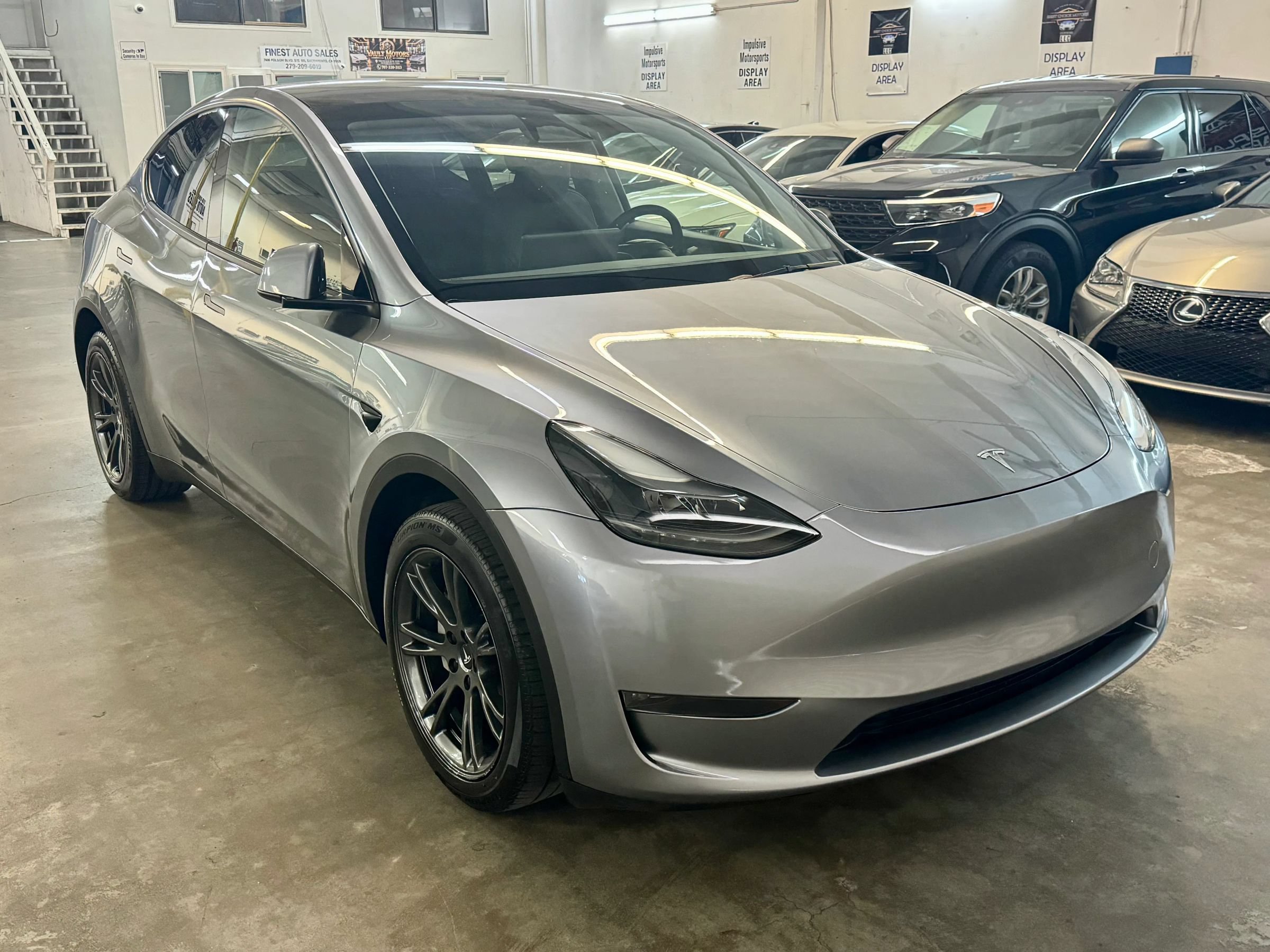 Used 2024 Tesla Model Y Long Range AWD/4WD image 3