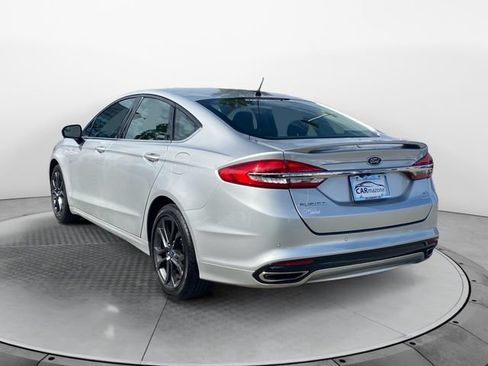 Used 2018 Ford Fusion SE w/ Equipment Group 201A FWD image 3