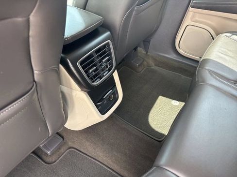 Used 2019 Lincoln Nautilus Select AWD/4WD image 32
