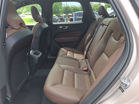 Certified 2024 Volvo XC60 B5 Plus w/ Climate Package AWD/4WD image 10