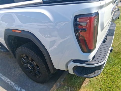 Used 2025 GMC Sierra 2500 AT4 w/ AT4 Premium Plus Package AWD/4WD image 14