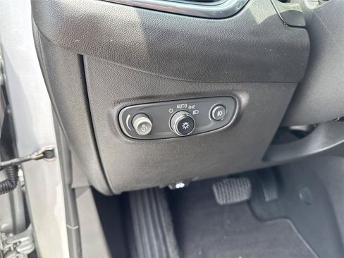 Used 2020 Chevrolet Equinox LT FWD image 19