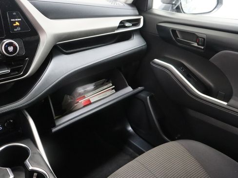 Used 2025 Toyota Highlander LE image 23