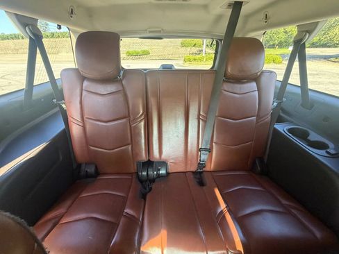 Used 2016 Cadillac Escalade ESV Luxury AWD/4WD image 21