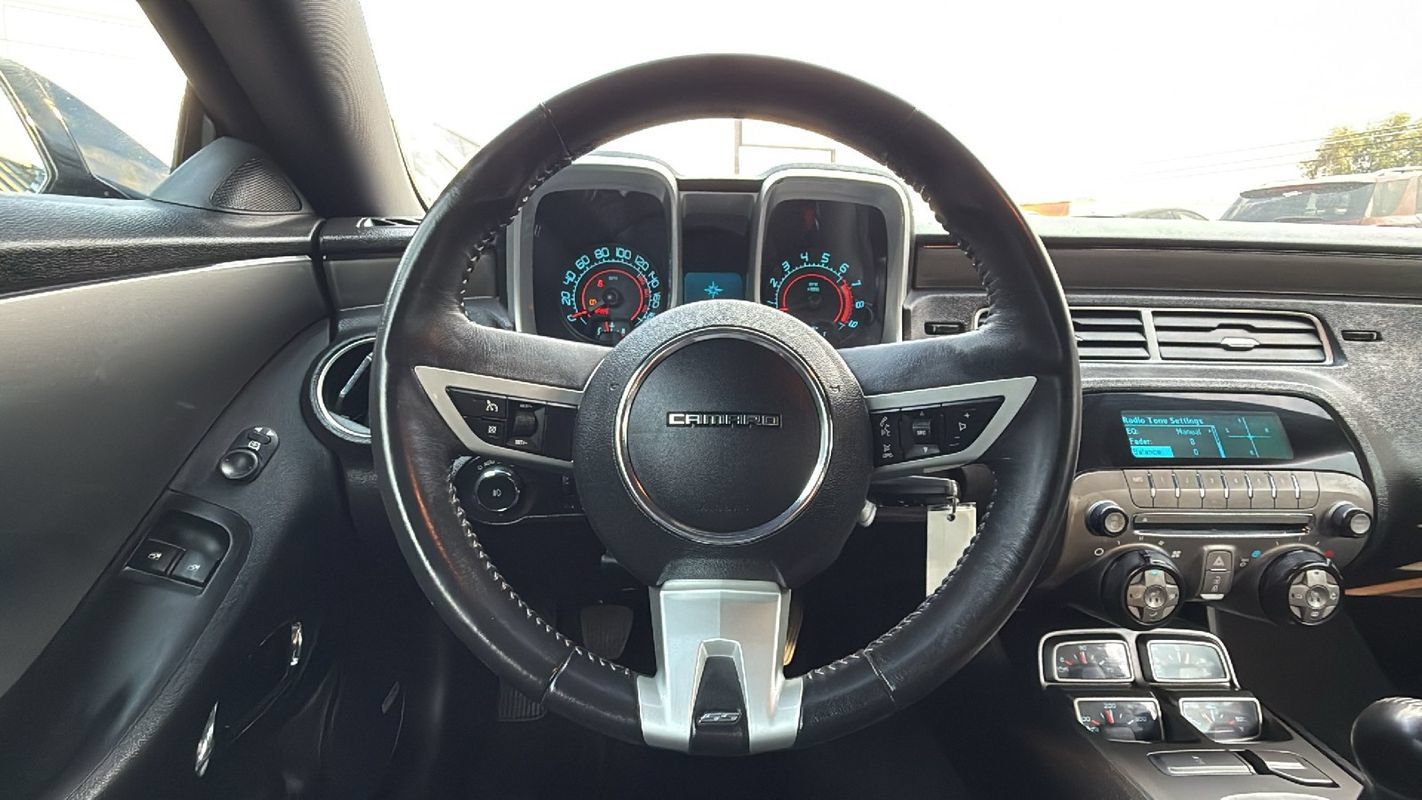 Used 2010 Chevrolet Camaro SS RWD image 18