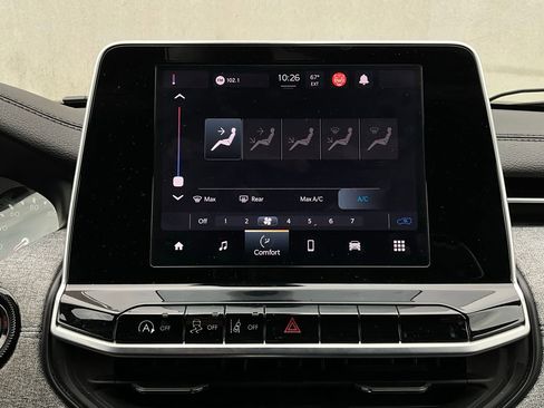 Used 2025 Jeep Compass Latitude image 30