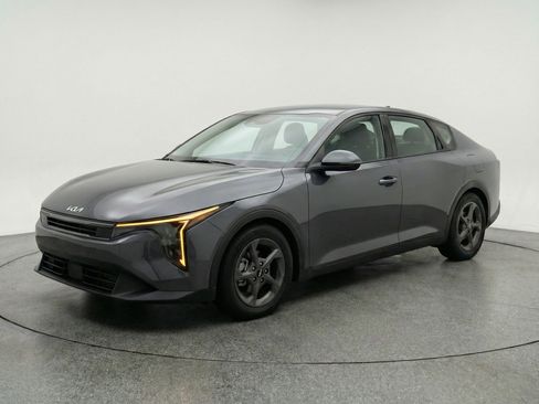Used 2025 Kia K4 LXS image 3