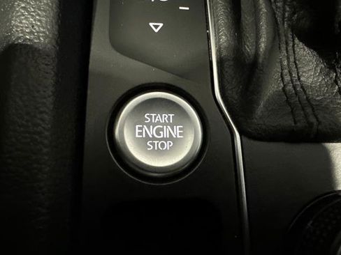 Certified 2020 Volkswagen Atlas Cross Sport SE w/ Panoramic Sunroof Package image 31