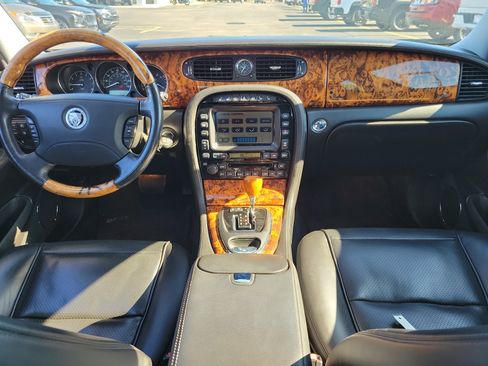 Used 2008 Jaguar XJ8 L RWD image 9