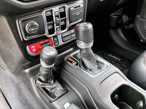 Certified 2024 Jeep Wrangler Rubicon w/ Convenience Group image 29