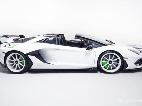 Used 2021 Lamborghini Aventador SVJ AWD/4WD image 4