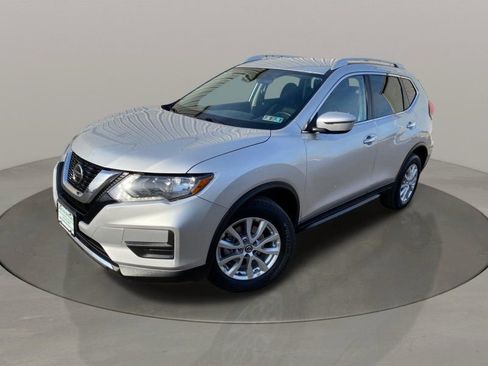 Used 2019 Nissan Rogue SV image 3