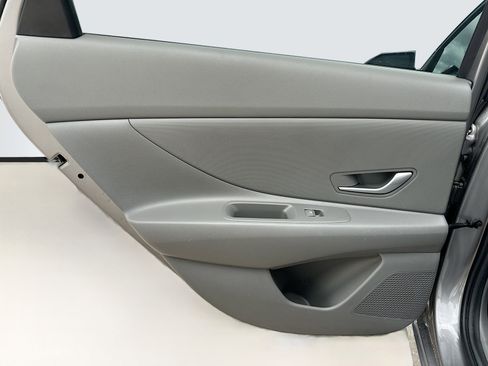 Used 2024 Hyundai Elantra SE image 25