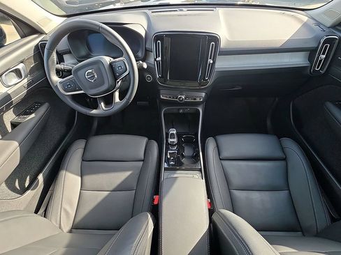 New 2026 Volvo XC40 B4 Plus w/ Protection Package Premier FWD image 17