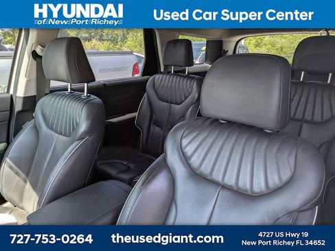 Used 2023 Hyundai Palisade Limited FWD image 3