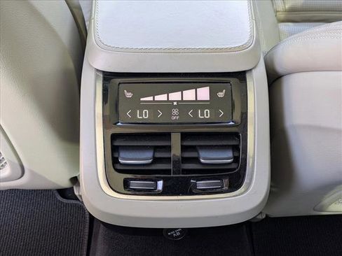 Used 2017 Volvo V90 T6 Cross Country image 18