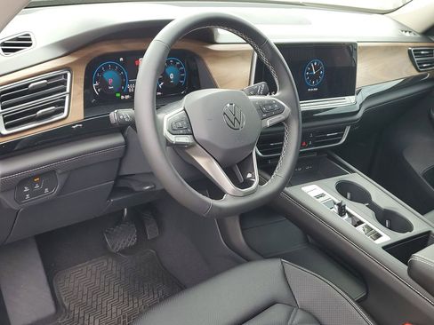New 2026 Volkswagen Atlas SE FWD image 17