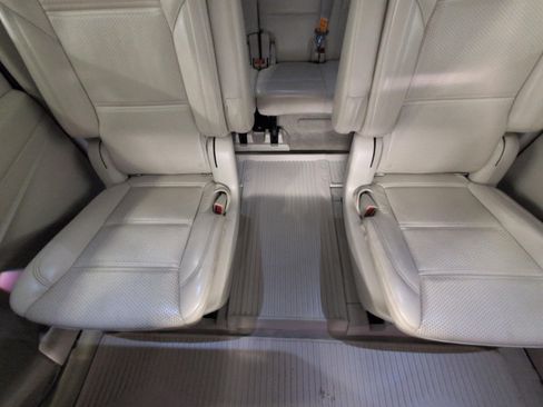 Certified 2022 Cadillac Escalade ESV Premium Luxury Platinum w/ LPO, Radiant Package AWD/4WD image 25