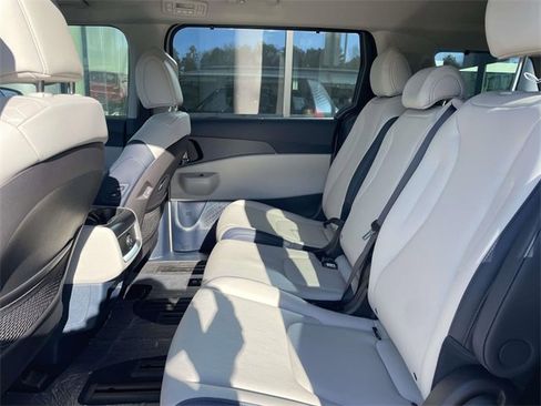 New 2026 Kia Carnival EX image 21