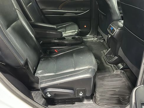 Used 2016 Toyota Highlander Limited Platinum AWD/4WD image 17