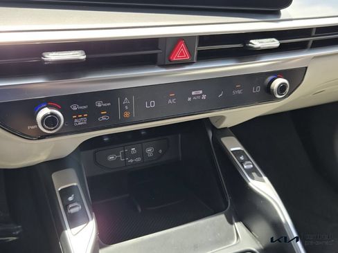 Certified 2025 Kia Sorento S w/ Panoramic Sunroof Package FWD image 23