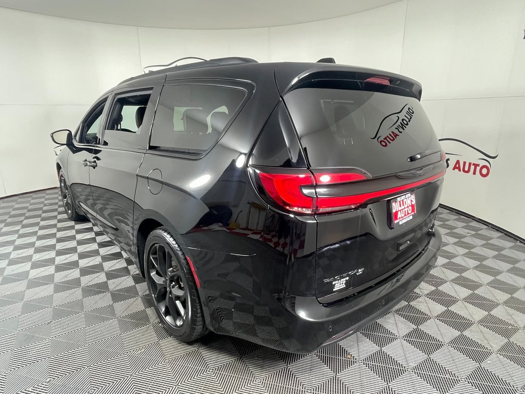 Used 2024 Chrysler Pacifica Limited w/ S Appearance Package FWD image 4